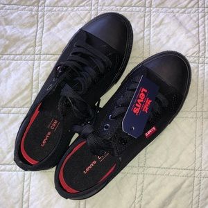 Levi’s black sneaker